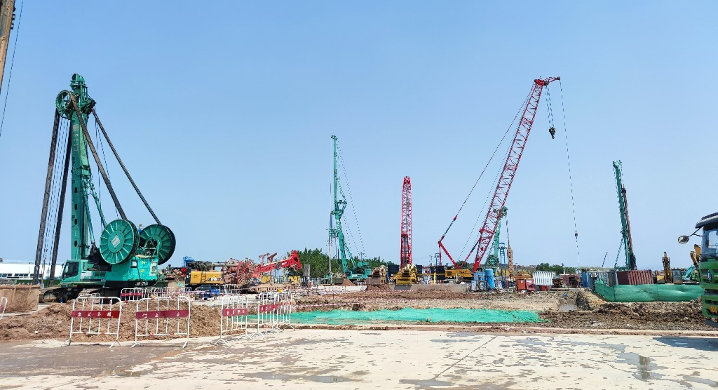 金泰抓钻铣设备马力全开，汇战“羊城花冠”白云机场T3航站楼